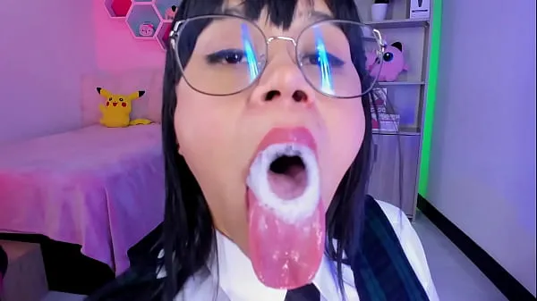 뜨거운 Lila Jordan plays with frothy saliva 따뜻한 영화