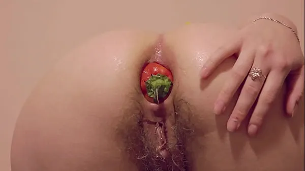 Hete Best Extreme Vegetable Anal Insertion! Doggy style brunette fucks her hairy asshole and shows her gaping booty. Homemade fetish in the kitchen warme films