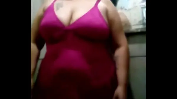 Hete fat crown taking off her clothes warme films