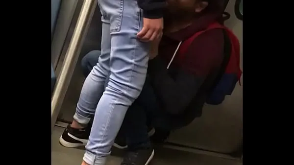Hotte Blowjob in the subway varme filmer