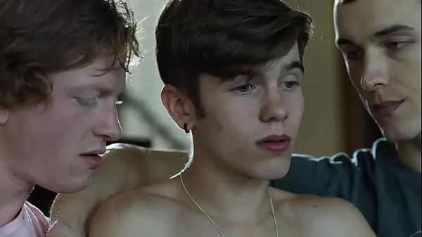Vroči Twink Starts Liking Men After Receiving Heart Transplant From Gay Man - DisruptiveFilms topli filmi