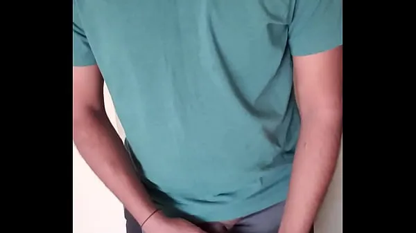 Горячие Alan Prasad трахает рукой стену и снимает сперму на веб-камерутеплые фильмы
