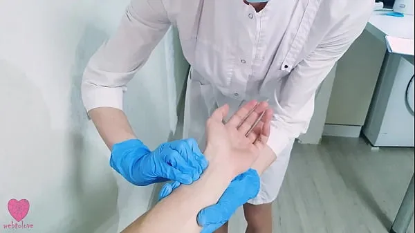 The nurse performed a manipulation to deprive the patient of virginity, hard fucking the guy to cum Filem hangat panas
