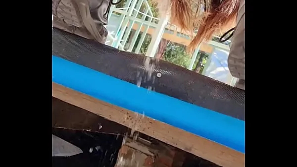 Vroči Risky ooutdoor pee at construction site topli filmi