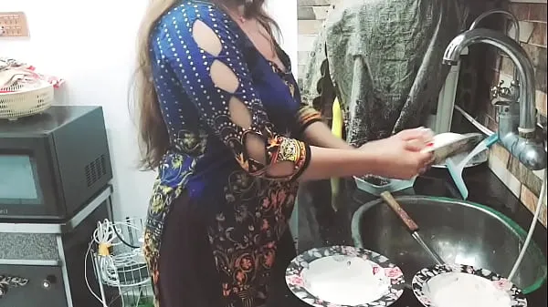گرم Indian Village Maid Fucked in Kitchen Owner Took Advantage When She Working Alone in Kitchen گرم فلمیں