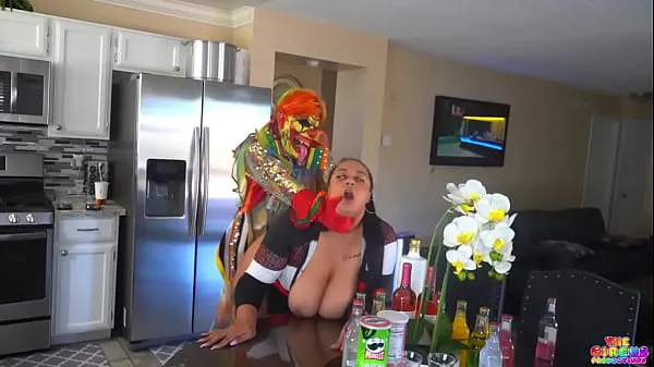 Hete Cheating BBW neighbor gets fucked by a clown warme films