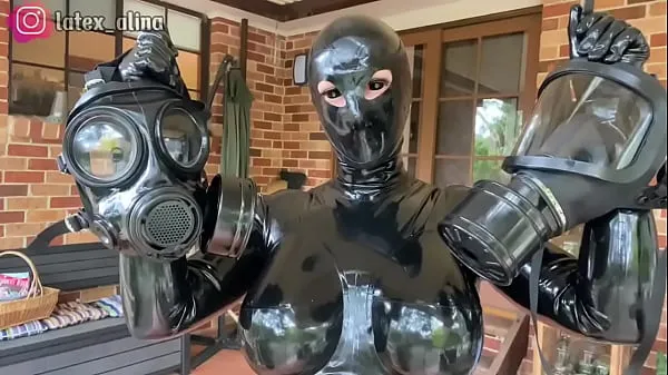 Hotte Latex Alien Trying Out Fetish Gas Masks varme filmer