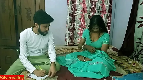 Film caldi La calda signora inglese indiana fa sesso improvviso con uno studente durante le lezioni private! con audio hindi chiarocaldi
