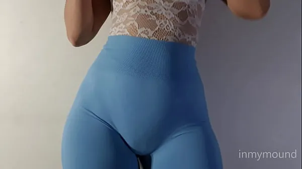 Puffy pussy girl in blue leggings and a big tits showing off Film hangat yang hangat