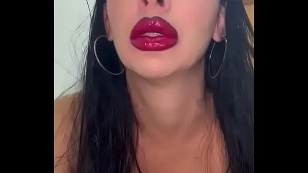 Vroči Putting on lipstick to make a nice blowjob topli filmi