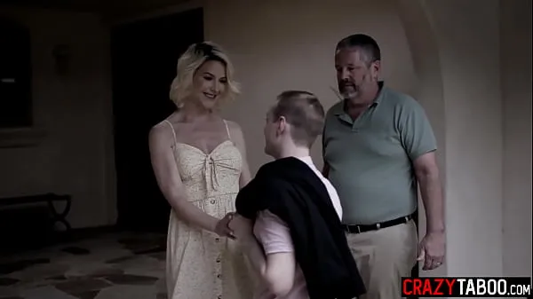 Nóng Dirty blonde MILF Kit Mercer cheated on her husband with her new stepson Phim ấm áp