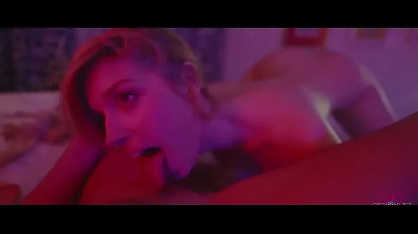 Lesbian sex between a Latin girl and Ukrainian big natural tits Film hangat yang hangat