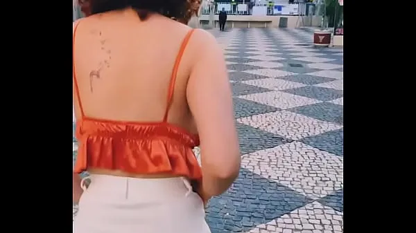 Καυτές walking around with a dildo in her pussy ζεστές ταινίες