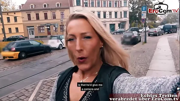 Deux blondes allemandes ayant des relations sexuelles lesbiennes chaudes lors d'un rendez-vous à l'aveugle Films chauds