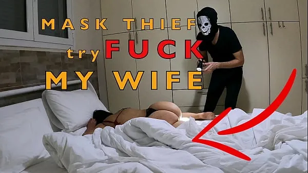 Горячие Грабитель в маске пытается трахнуть мою жену в спальнетеплые фильмы