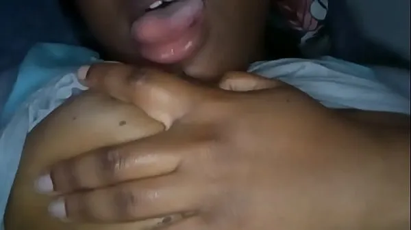 Heta I Make Myself Really Wet By Licking and Sucking My Nipples. Then I Rub My Pussy To Some Hot Porn Under The Covers varma filmer