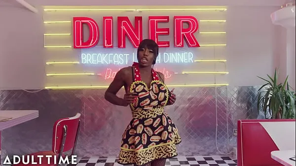 뜨거운 ADULT TIME - Ebony Mystique SUPER SOAKS Diner With SQUIRT While Making A Sundae 따뜻한 영화
