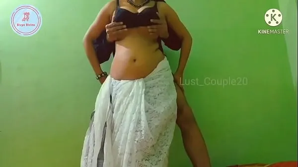 Femme indienne aux gros seins séduisant en sari blanc. Rouler désespérément pour satisfaire son partenaire ! ~ Divya Divine Films chauds