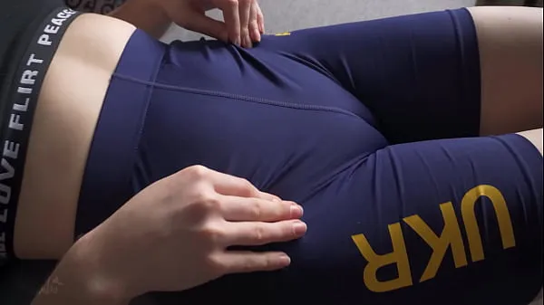热Latina In Yoga Shorts Teases Her Big Camel Toe温暖的电影