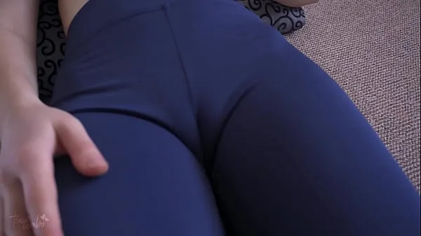 Milf In Tight Yoga Pants Teasing Her Sexy Cameltoe Film hangat yang hangat