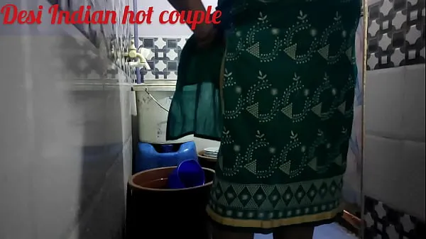 Heiße Desi Savita Bhabhi Nacktbad im Badezimmer xxx Videowarme Filme
