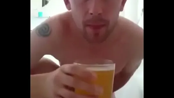 Hotte UK fag Mark piss play and drinking varme filmer