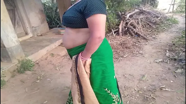 Quente Bhabhi em sari verde fode debaixo de uma árvore no campo XXX Bhabhi Sex Filmes quentes