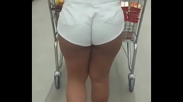 Hete showing her ass in the market warme films