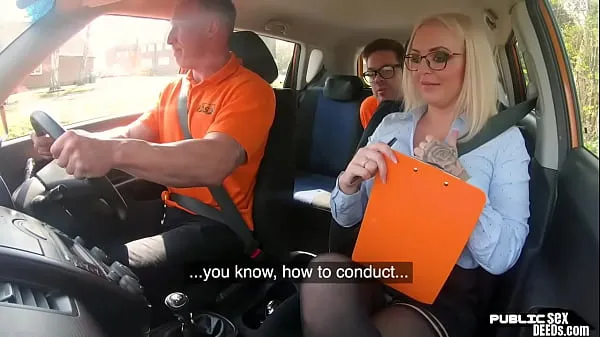 뜨거운 Bigboob UK squirter fucks driving tutor before tugging dick 따뜻한 영화