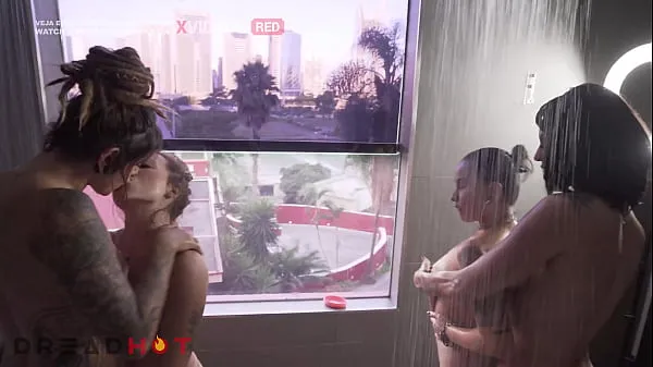 Me and My Girlfriends Playing in the Shower - Dread Hot, Ju Ink, Rave Girl and Sophie Film hangat yang hangat