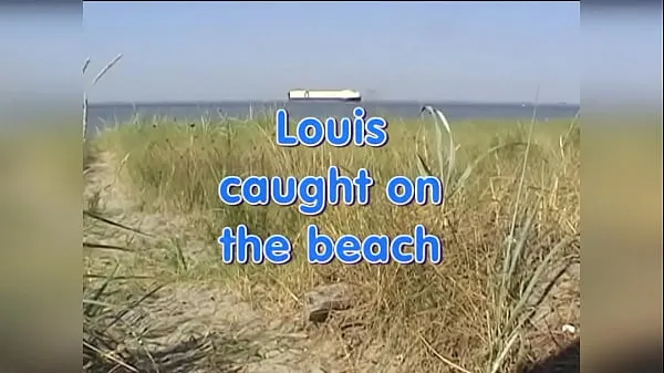Louis is caught on the beach Film hangat yang hangat