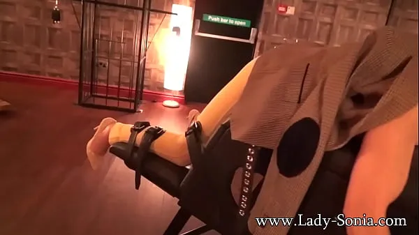 Hete Lady Sonia caged and strips nude in the sex dungeon warme films
