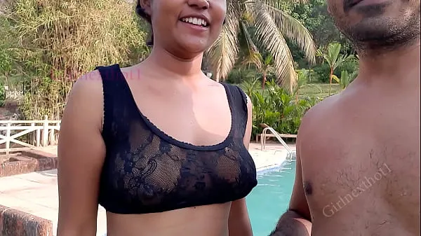 热Indian Wife Fucked by Ex Boyfriend at Luxurious Resort - Outdoor Sex Fun at Swimming Pool温暖的电影