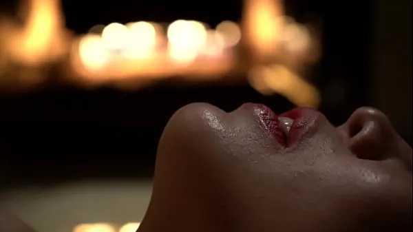 Kuumia Sexy Japanese Girl with Great Tits Masturbates in Front of the Fireplace lämpimiä elokuvia