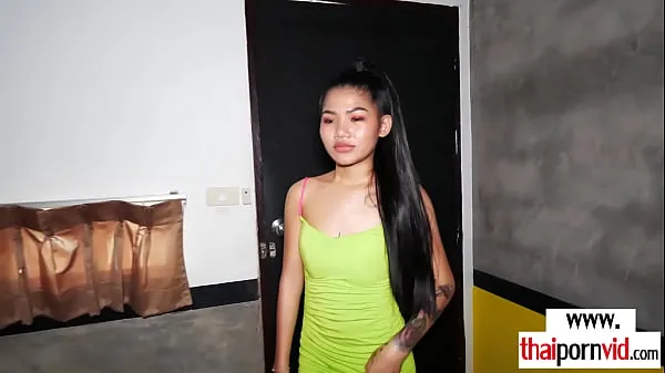 Petite amateur Thai teen Namtam fucked by a big european cock Filem hangat panas