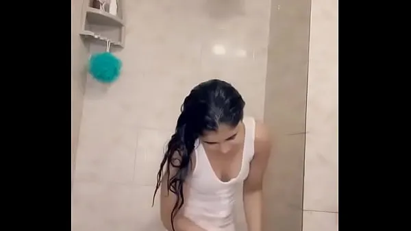 Film caldi Beautiful girl shower privatecaldi
