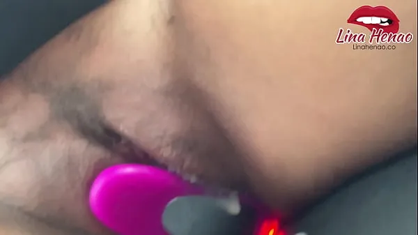 Exhibitionism - I want to masturbate so I do it on my motorbike while everyone passing by sees me and I get so excited that I squirt Filem hangat panas