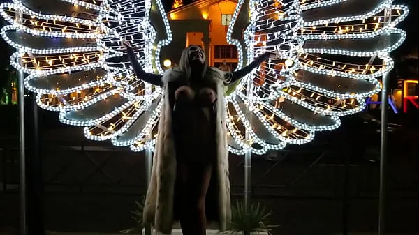 Angel Monika Fox Walks Naked On The Waterfront In Sochi Filem hangat panas
