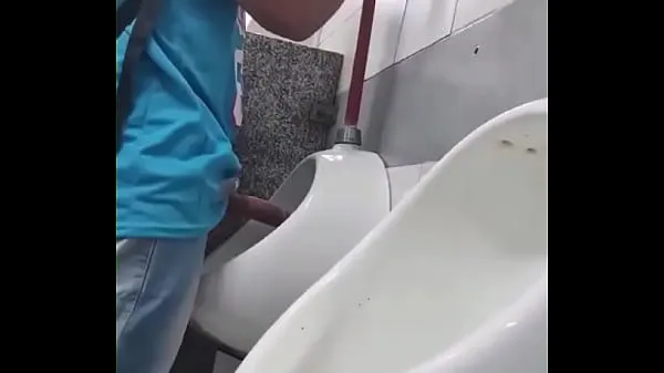Menő Horny straight men seeing rolls in the mall's bathroom urinal meleg filmek
