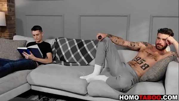 Žhavé Gay stepson rides big cock of his stepdad žhavé filmy