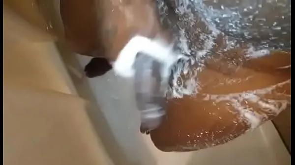Hotte multitasking in the shower varme filmer