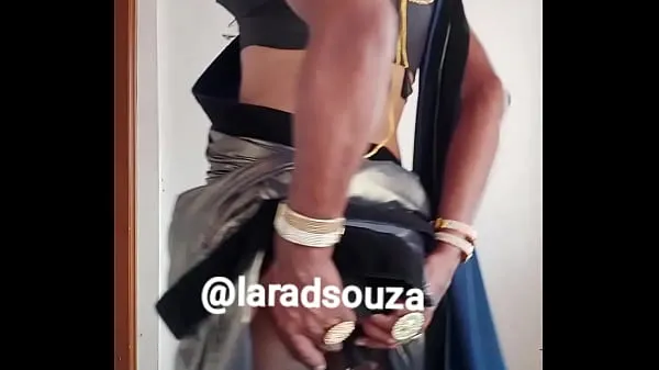 Indian crossdresser slut Lara D'Souza sexy video in lycra saree part 2 Film hangat yang hangat