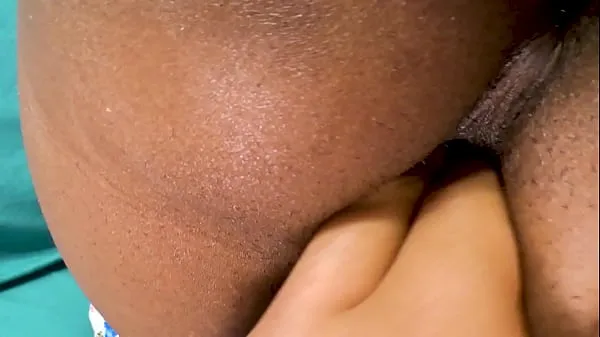 Žhavé A Horny Fan Fingering Sheisnovember Wet Pussy And Brown Booty Hole! While Asshole Is Explored Closeup, Face Down With Big Ass Up While Back Is Arched And Shorts Pulled Down, Dirty Fingers Penetrating Her Tight Young Slut HD by Msnovember žhavé filmy