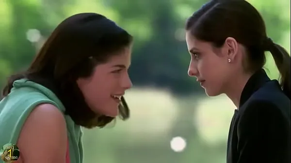 Hotte lesbian kiss in movies and tv shows varme filmer