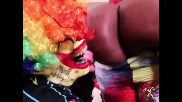 Vroči Victoria Cakes Pussy Gets Pounded By Gibby The Clown topli filmi