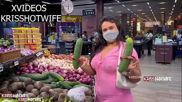 Gorące Kriss Hotwife Being Controlled With Lush In Her Pussy Choosing Big Thick Cucumber To Make Special Cuckold Saladciepłe filmy