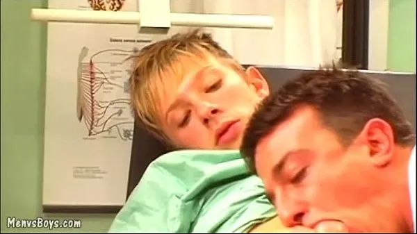 Vroči Horny gay doc seduces an adorable blond youngster topli filmi