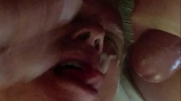 Kuumia Amputee Grandpa Gets Two Loads of Cum on His Face, Then Jerks Off Himself lämpimiä elokuvia