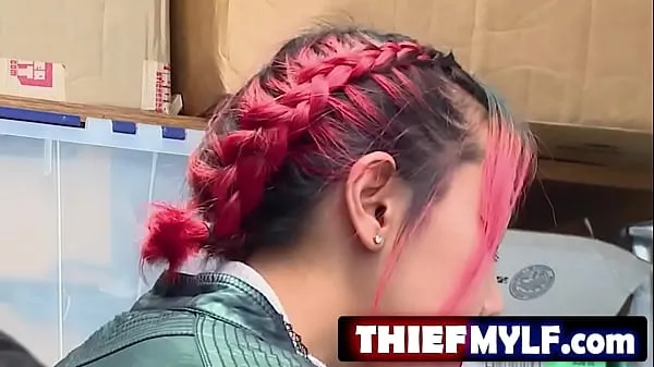 Gorące Suspect is an adolesc3nt Asian female with red-dyed hairciepłe filmy