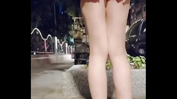 Pseudo-girl] Flat shoes exposed in the wild, wearing only a top, orgasm on the legs Film hangat yang hangat